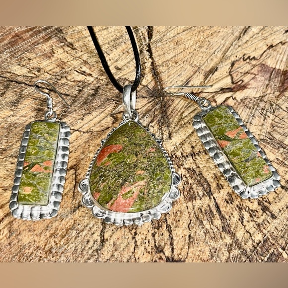 Unakite Pendant & Earrings Set - Picture 5 of 6